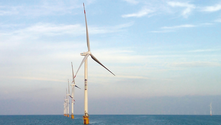 离岸运行中，风力发电设备必须经受含盐海风的侵蚀。 照片：金风科技