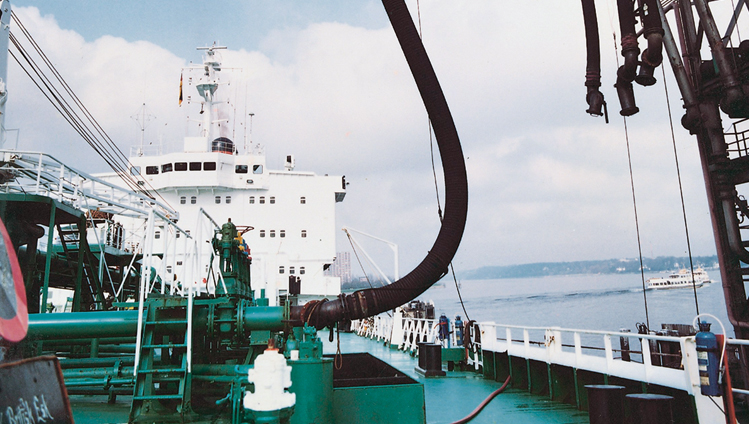 fluid-handling-industry-hose-big-bore-ship