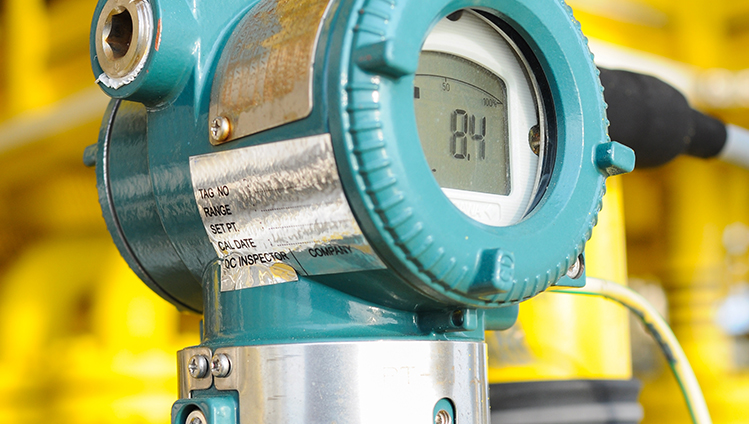 Building technology: Our special rubber compounds offer maximum resistance to oils and fuels. Compensators are used in road tanker production, but are also in underground tank installations at service stations to offset the effects of ground settling.