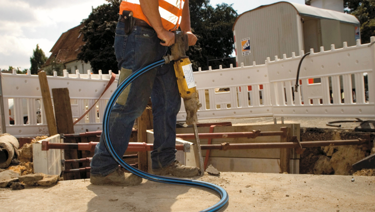 fluid-handling-industry-hose-air-worker