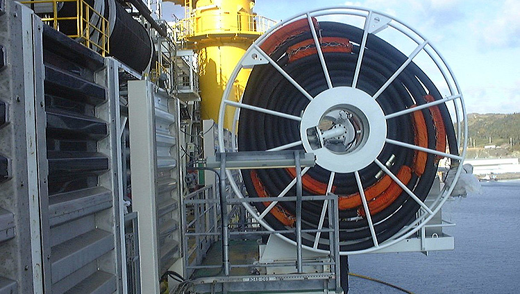 Bunkering hose on a reel