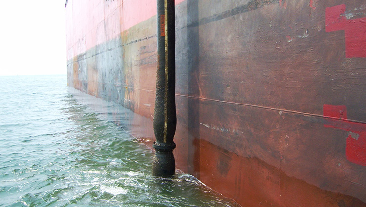 CBM-Schlauch mit Einzelwand mit Tanker verbunden