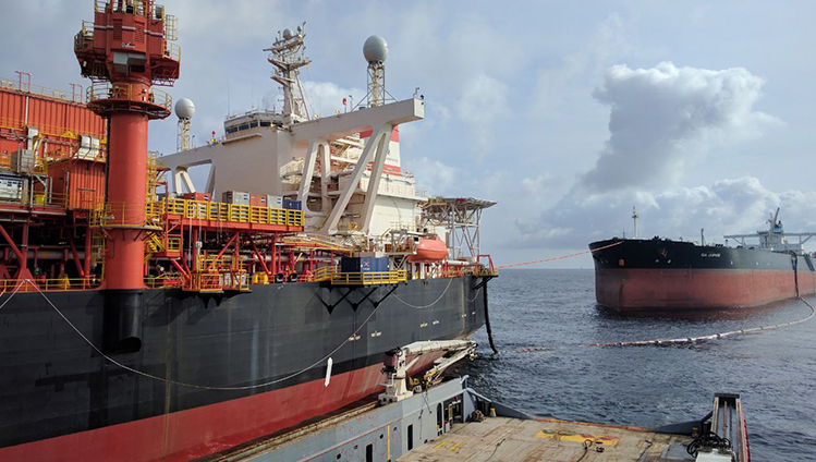 SELFLOTE FPSO flottant Connexion tuyaux Déchargement