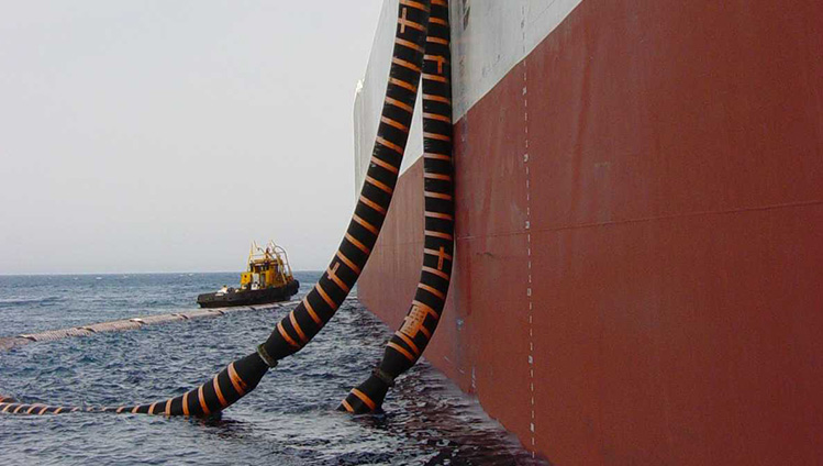 SELFLOTE Hose Connected To Tanker
