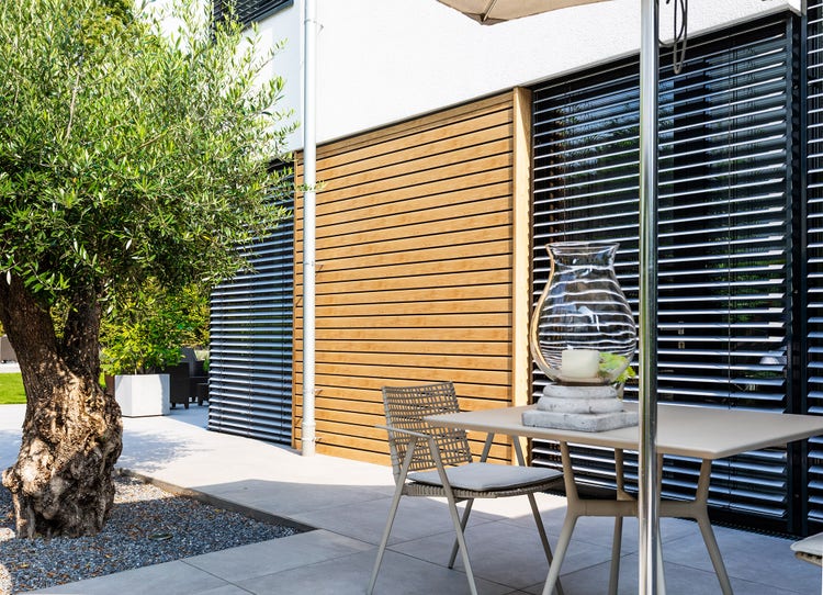 Authentic wood look for the facade: Conti woodec Turner Oak malt. Photo: Continental