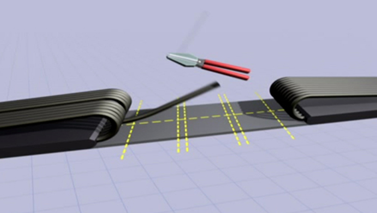 The bottom cover is cut to size, corresponding to the splice joint lines. After the precise positioning of the bottom cover has been verified, the joint surfaces are fixed into place. This work must be carried out carefully and precisely if the final splice is to be straight, thereby ensuring that the conveyor belt tracks optimally. On the bottom cover, the joint's center line and the reference lines are marked corresponding to the arrangement of the step sequences. On the bottom cover, the central cords of each of the belt ends are cut to the length specified in the splice diagram, and firmly laid or malleted into place on the bottom cover along the center line. The core rubber splicing strips are positioned on their edges to either side of the cords arranged in place. Now cords and core rubber strips are positioned in alternating arrangement as shown in the layout diagram.